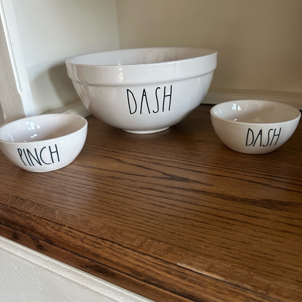 Rae Dunn White Pinch Dash Bowl Set